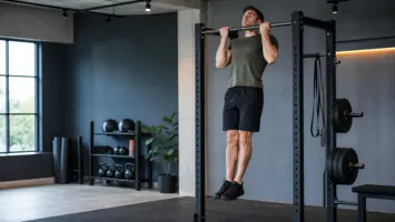 Chin ups teknik i pull up bar til ryg og biceps